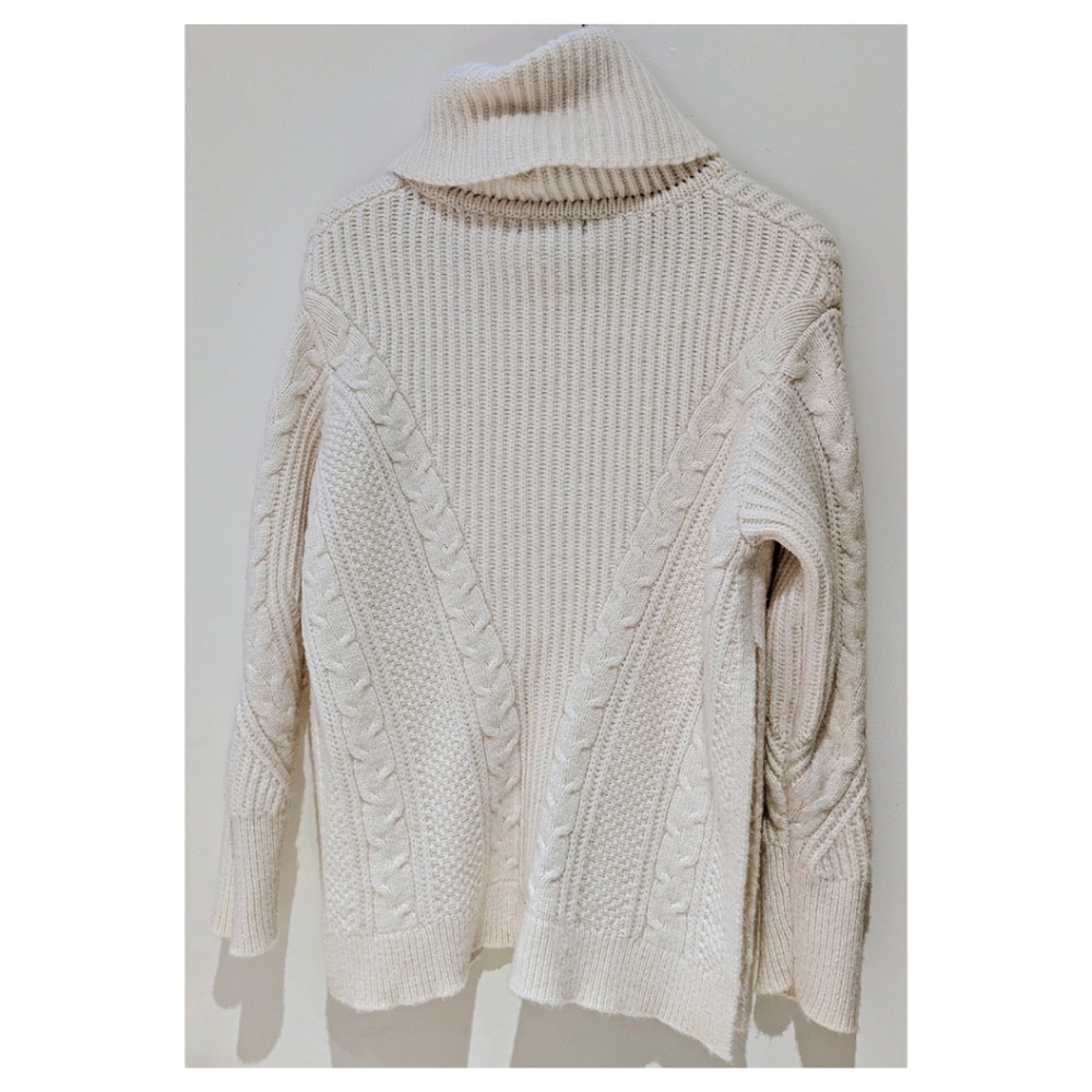 BANANA REPUBLIC~Ivory, Oversized Chunky Cable Knit Turtleneck Sweater~SizeXS - Picture 5 of 7